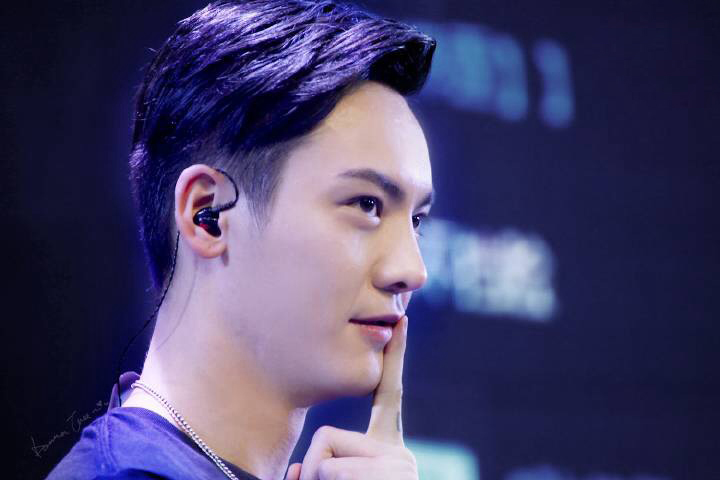 為什么微鯨電視，要讓陳偉霆一秒召喚“鯨靈”？-鋒巢網