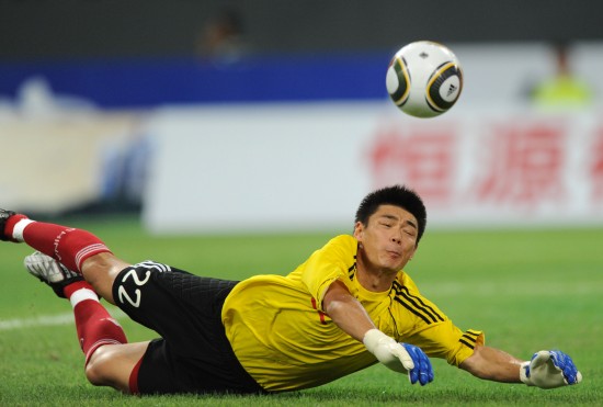 世界級豪車——蘭博基尼 在迪拜被當“球門”,隨便射？-鋒巢網(wǎng)