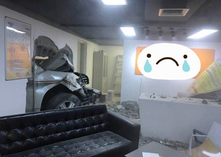 又一愚蠢女司機操作不當 害己更害人 一死兩傷-鋒巢網