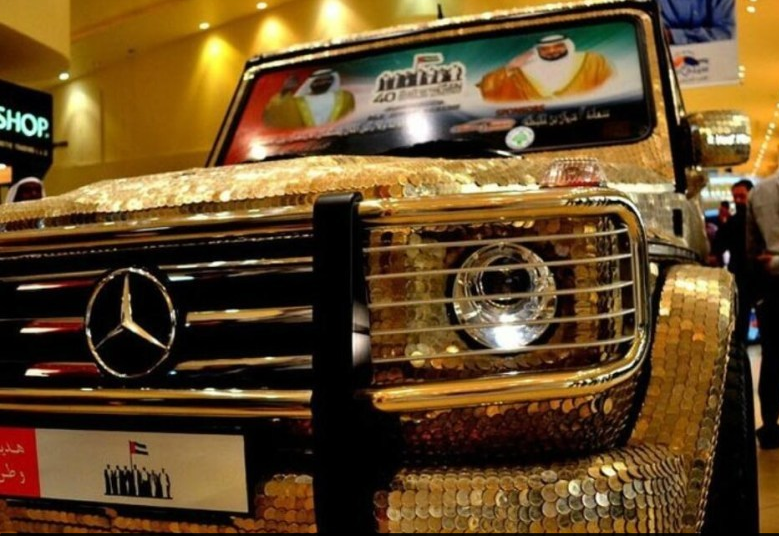 迪拜：有錢沒地兒花 豪車金錢玩命造-鋒巢網