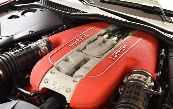 風馳電掣的新代表“法拉利812 Superfast”；拭目以待-鋒巢網