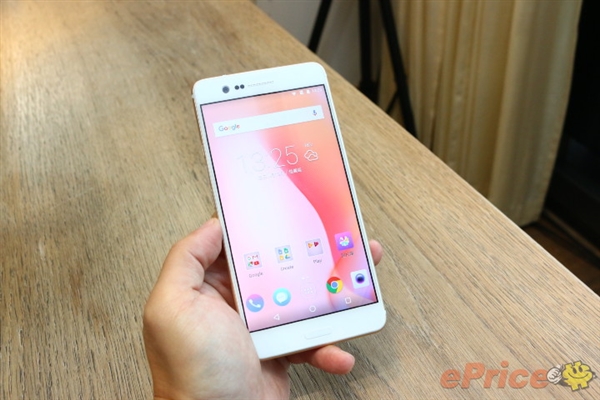 歸中國 夏普發布新機Z3:驍龍652/4G內存/3200元-鋒巢網