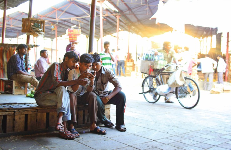 中國手機攻下印度一半市場 游戲企業接踵扎營-鋒巢網
