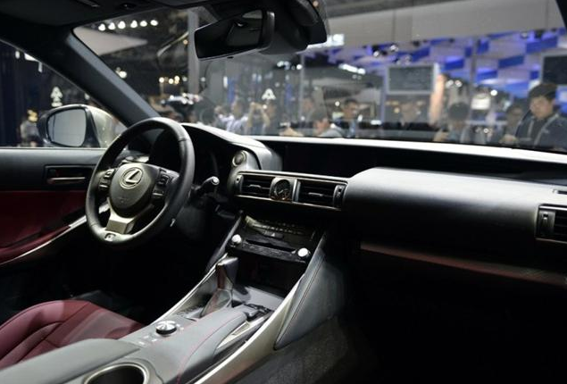 預(yù)售價33.5萬元起 雷克薩斯新款I(lǐng)S現(xiàn)已公布-鋒巢網(wǎng)
