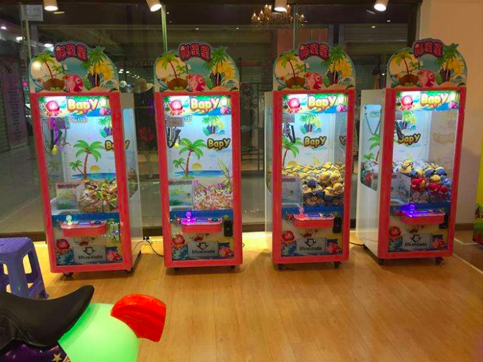 別再玩抓娃娃機(jī)了，廠(chǎng)家揭秘抓娃娃機(jī)黑幕-鋒巢網(wǎng)