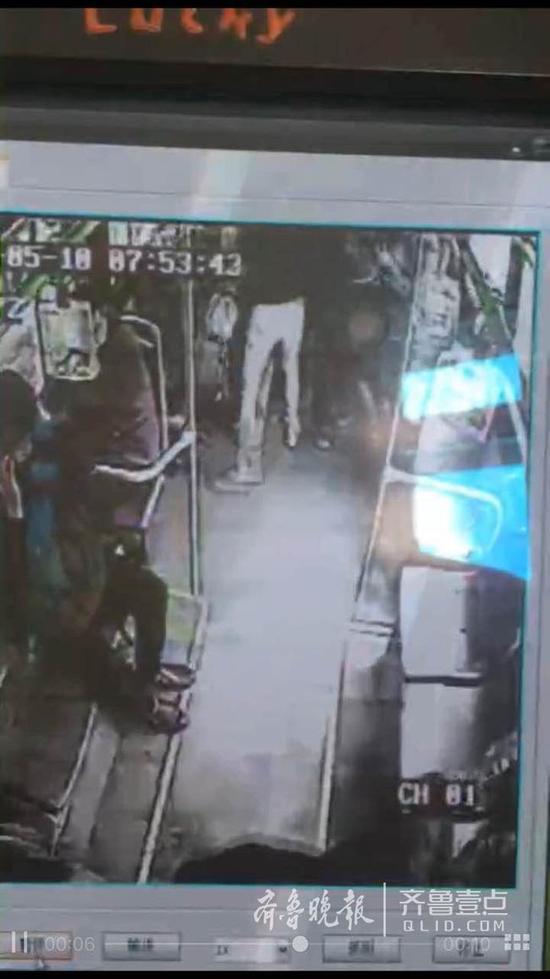 小米手機公交上自燃:疑似紅米3電池短路-鋒巢網