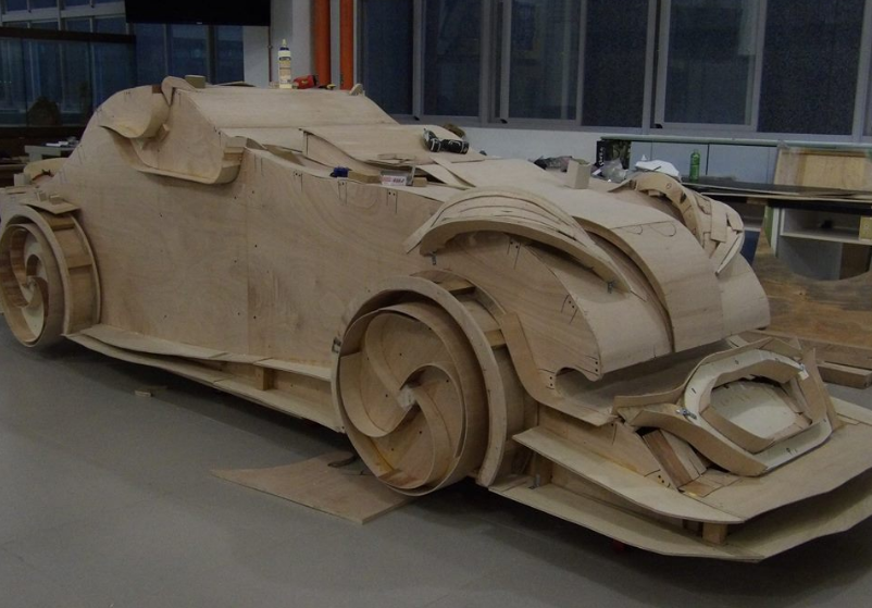 美與丑的一線之隔:臺(tái)灣藝術(shù)家用25000臺(tái)廢舊手機(jī)打造超級(jí)“跑車”-鋒巢網(wǎng)