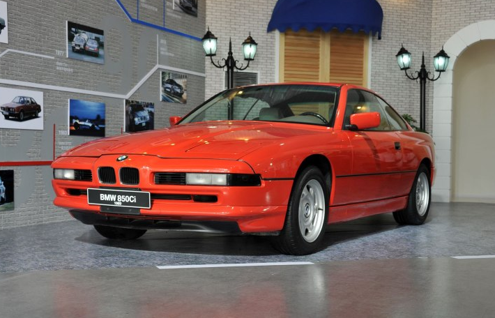 王者歸來:新寶馬8系概念預(yù)告圖公布 即將回歸！-鋒巢網(wǎng)