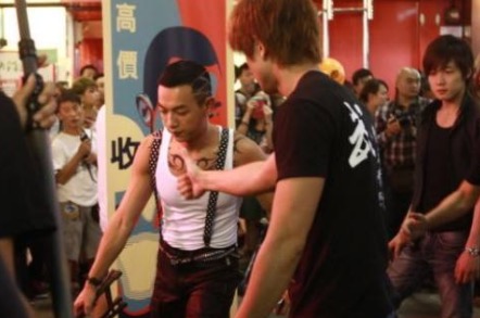 騰訊優酷員工打架總裁道歉：兩大團隊真是丟人-鋒巢網