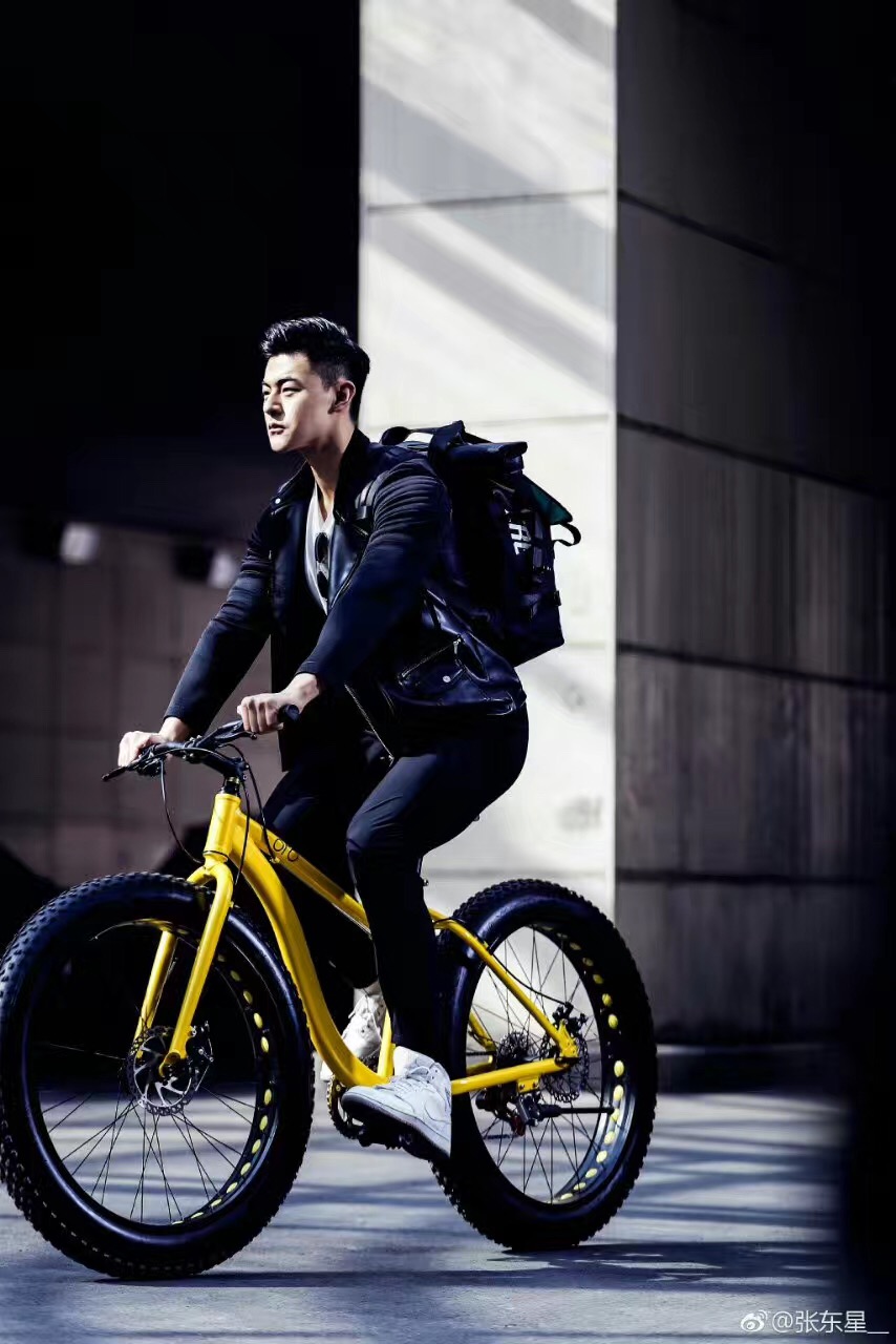 三里屯驚現(xiàn)ofo“坦克”體共享單車:這是誓要碾壓對手?-鋒巢網(wǎng)