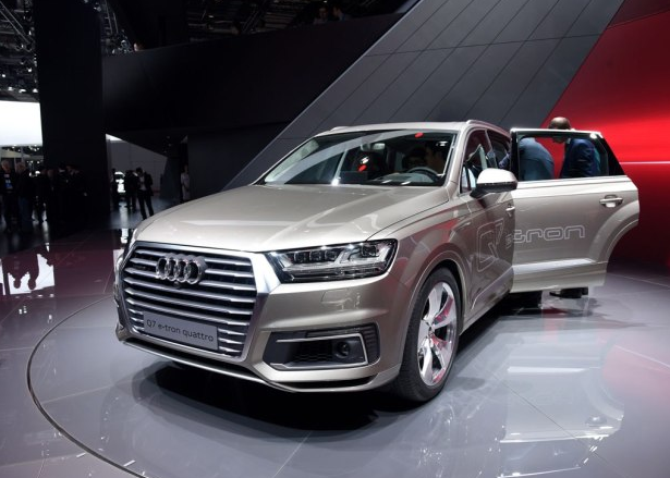 全新混動系統(tǒng)奧迪Q7e-tron正式上市，售價92.88萬元-鋒巢網(wǎng)
