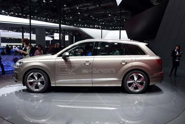 全新混動系統(tǒng)奧迪Q7e-tron正式上市，售價92.88萬元-鋒巢網(wǎng)