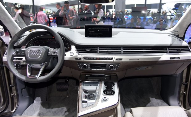 全新混動系統(tǒng)奧迪Q7e-tron正式上市，售價92.88萬元-鋒巢網(wǎng)