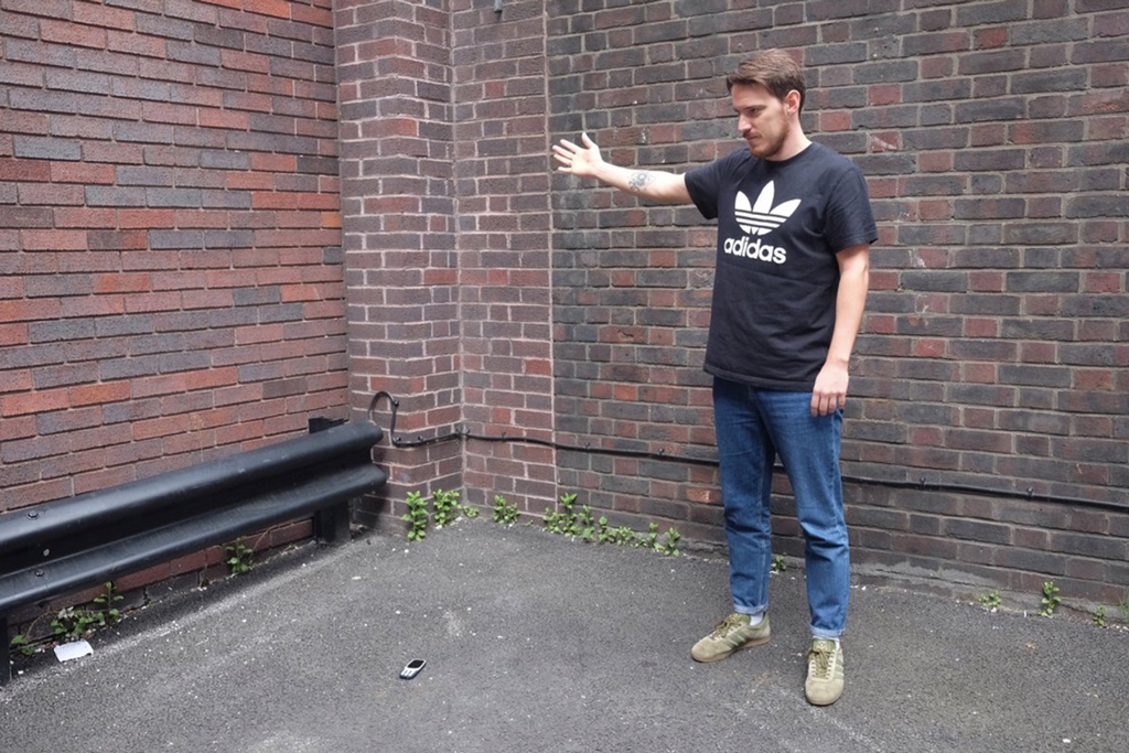 老外高樓測試2017新版 Nokia 3310 :耐用度不錯-鋒巢網(wǎng)