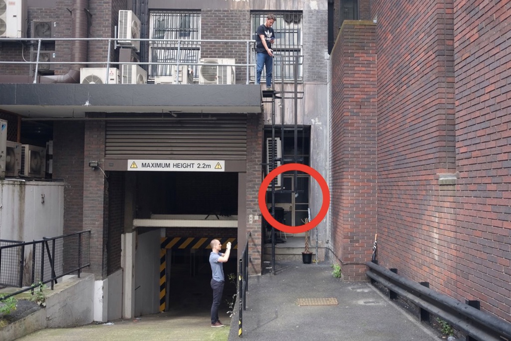 老外高樓測試2017新版 Nokia 3310 :耐用度不錯-鋒巢網(wǎng)