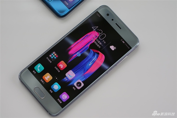 曲線機(jī)身流光四溢 榮耀9真機(jī)現(xiàn)場圖賞-鋒巢網(wǎng)