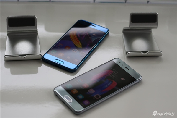 曲線機(jī)身流光四溢 榮耀9真機(jī)現(xiàn)場圖賞-鋒巢網(wǎng)