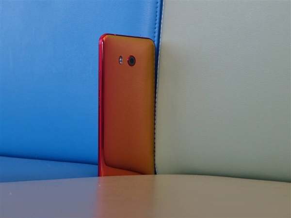 新配色異常亮眼 HTC U11艷陽紅版開啟預售-鋒巢網