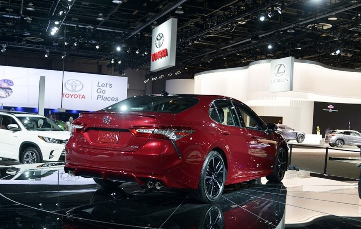 全新豐田凱美瑞11月上市：過(guò)去與現(xiàn)在，你愛(ài)的是哪個(gè)？-鋒巢網(wǎng)