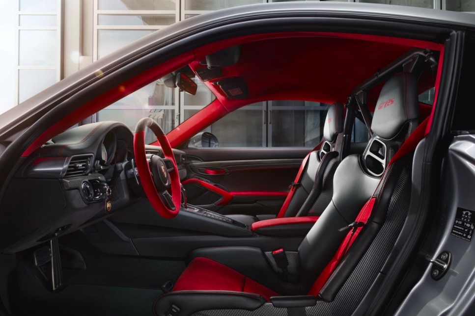 限量1000臺的超跑新作：保時捷2018全新911 GT2 RS登陸-鋒巢網