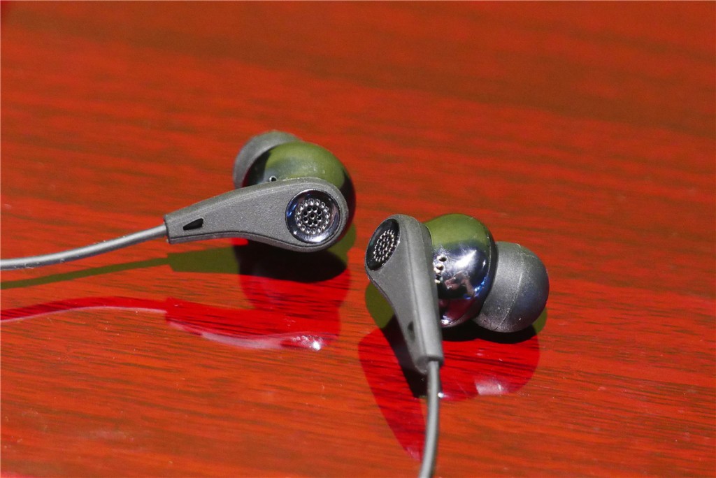 漫步者W360BT藍牙耳機體驗:舒適的佩戴感和寬松的聽感-鋒巢網