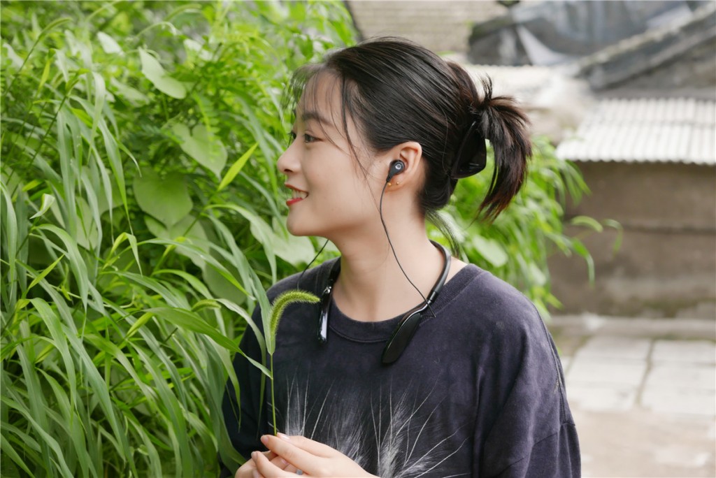漫步者W360BT藍牙耳機體驗:舒適的佩戴感和寬松的聽感-鋒巢網