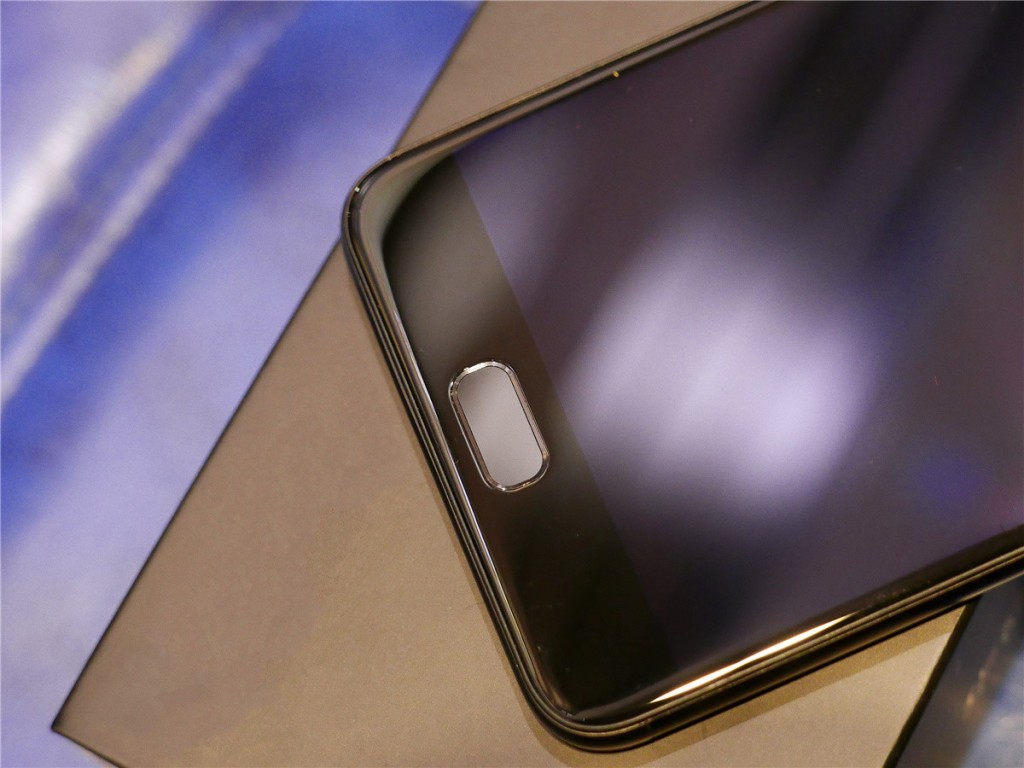 5000mAh大容量電池+雙鏡頭設計 華碩電神4評測-鋒巢網