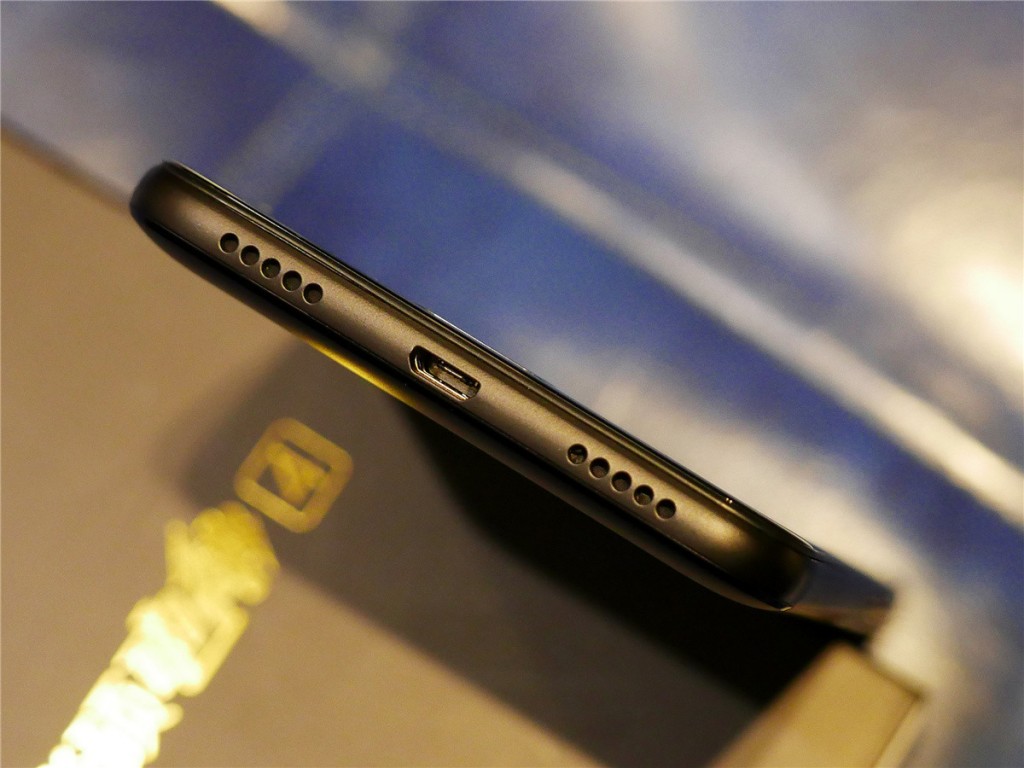 5000mAh大容量電池+雙鏡頭設計 華碩電神4評測-鋒巢網