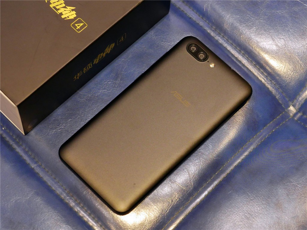 5000mAh大容量電池+雙鏡頭設計 華碩電神4評測-鋒巢網