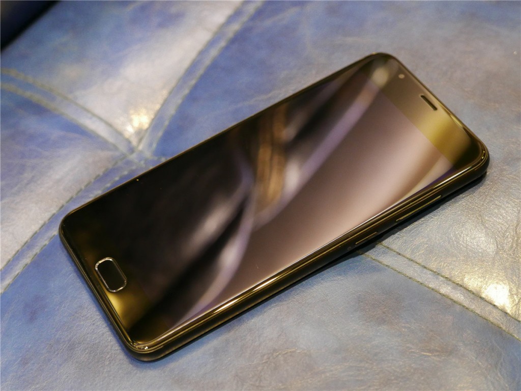 5000mAh大容量電池+雙鏡頭設計 華碩電神4評測-鋒巢網