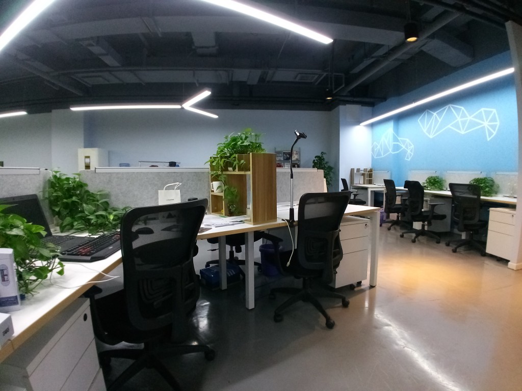 5000mAh大容量電池+雙鏡頭設計 華碩電神4評測-鋒巢網