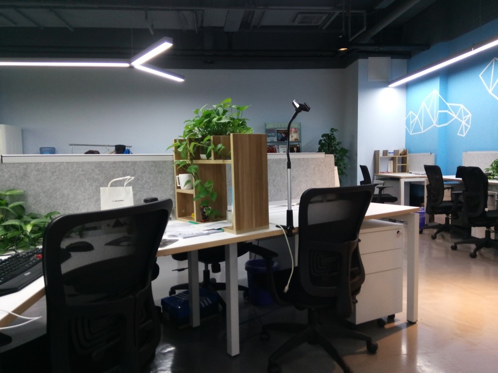 5000mAh大容量電池+雙鏡頭設計 華碩電神4評測-鋒巢網