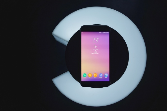 三星發(fā)布Galaxy C8：1999元的P25處理器+雙鏡頭-鋒巢網