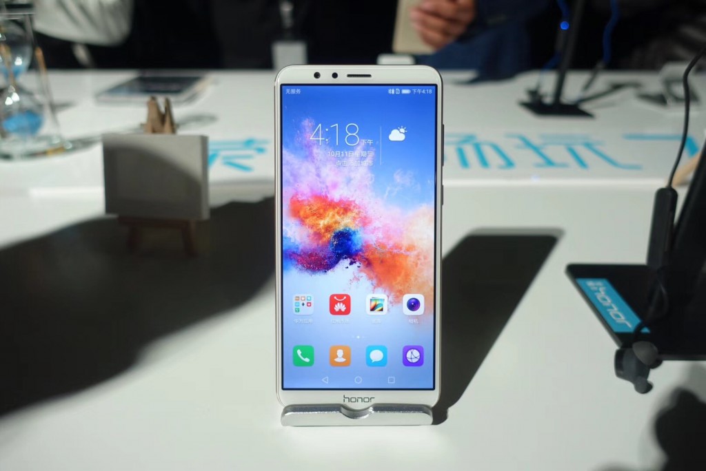 榮耀發布了一款1299元的“全面屏”手機，不過你覺得它夠“全面”嗎-鋒巢網