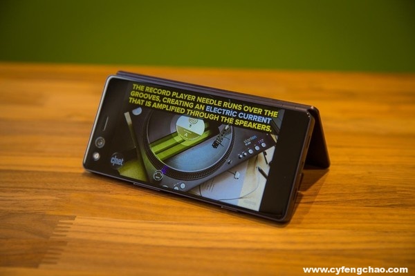 魅族的“智窗”失敗了，中興的折疊屏幕能成功嗎？-鋒巢網