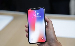 罕見!iPhone X的雙電池設(shè)計(jì)亮相-鋒巢網(wǎng)
