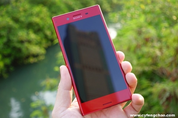 索尼Xperia XZ Premium鏡紅版真機亮相 全面屏大潮下的最后堅守者？-鋒巢網