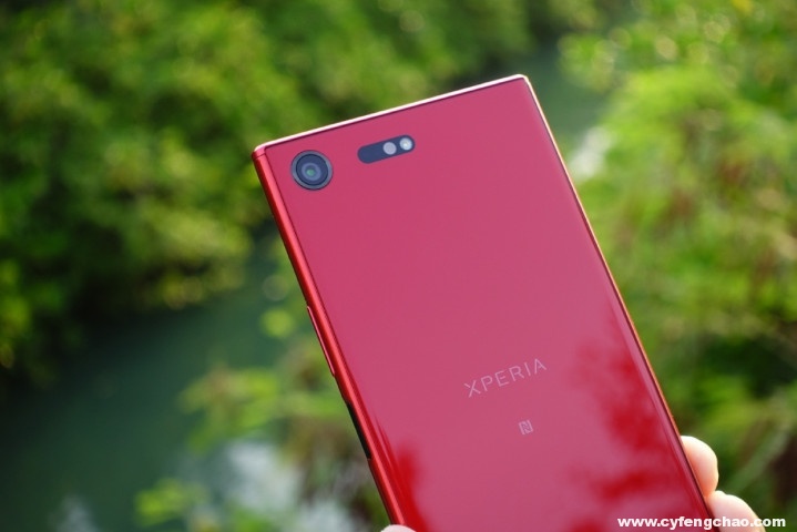 索尼Xperia XZ Premium鏡紅版真機亮相 全面屏大潮下的最后堅守者？-鋒巢網