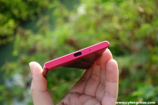 索尼Xperia XZ Premium鏡紅版真機亮相 全面屏大潮下的最后堅守者？-鋒巢網