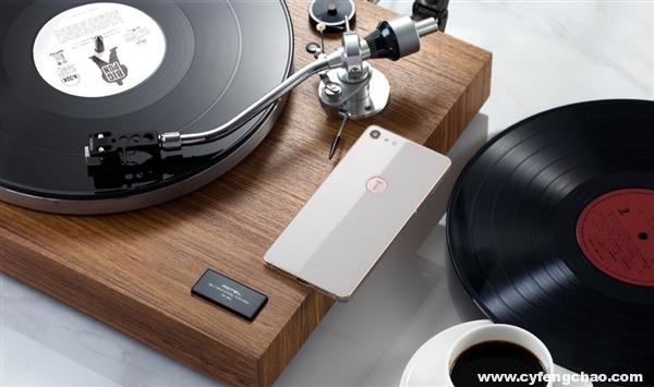 Almost全面屏的堅果Pro 2發布：隱藏式指紋識別是亮點-鋒巢網