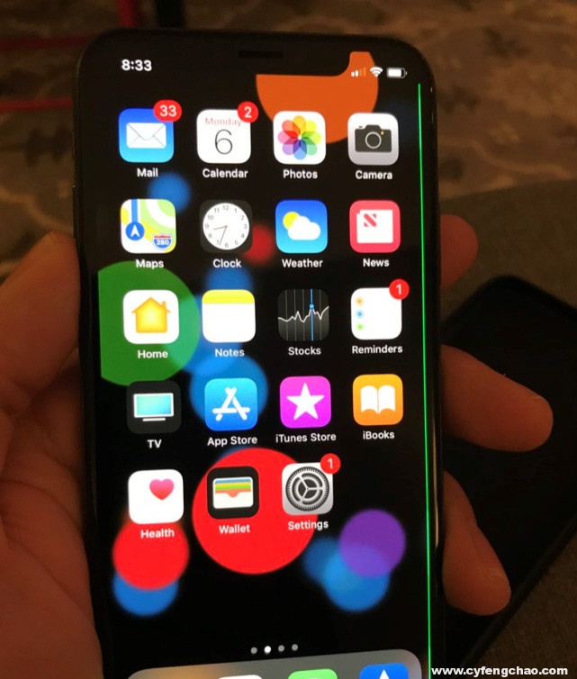 iPhone X屏幕出現綠色亮條故障：三星OLED面板的鍋？-鋒巢網