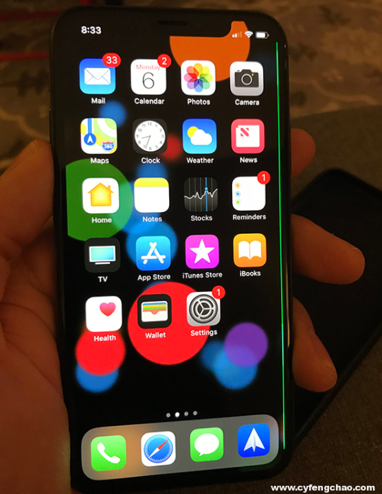 iPhone X屏幕頻頻爆出問題-鋒巢網