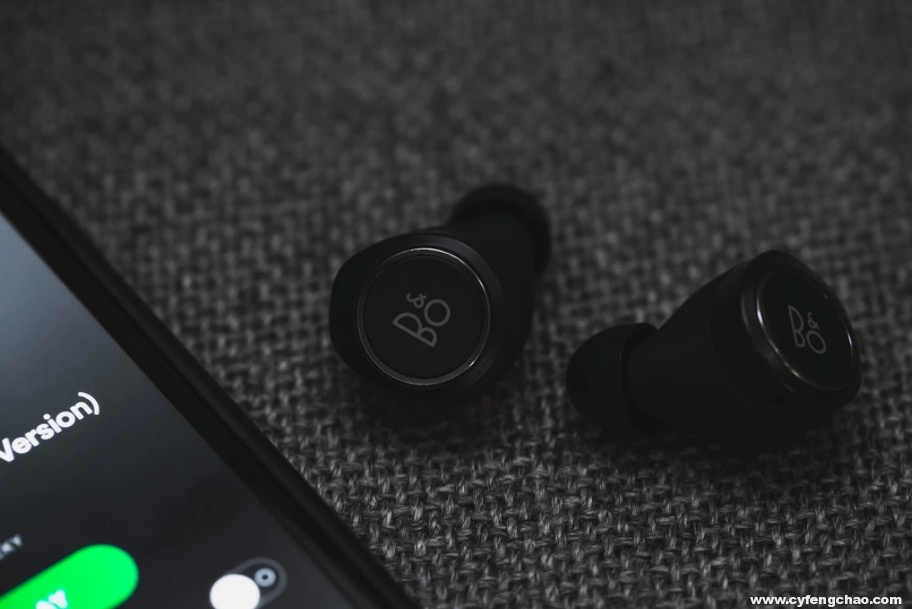 酷到炸裂！B&O Play首款無(wú)線耳機(jī)BeoPlay E8上市-鋒巢網(wǎng)