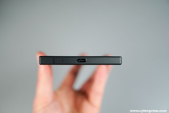 雷蛇Razer Phone明天上市 120Hz刷新率屏幕能否成為殺手锏？-鋒巢網(wǎng)