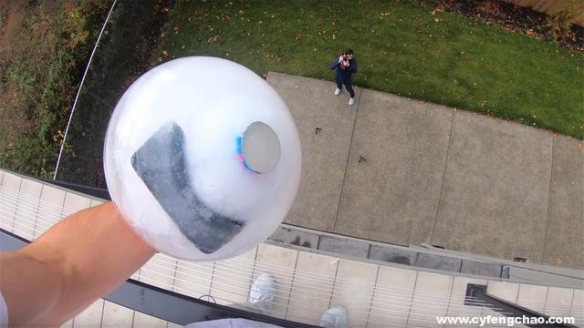 成冰塊的iPhoneX高空拋下 用吹風(fēng)筒救活了-鋒巢網(wǎng)