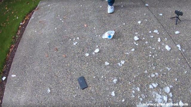 成冰塊的iPhoneX高空拋下 用吹風(fēng)筒救活了-鋒巢網(wǎng)