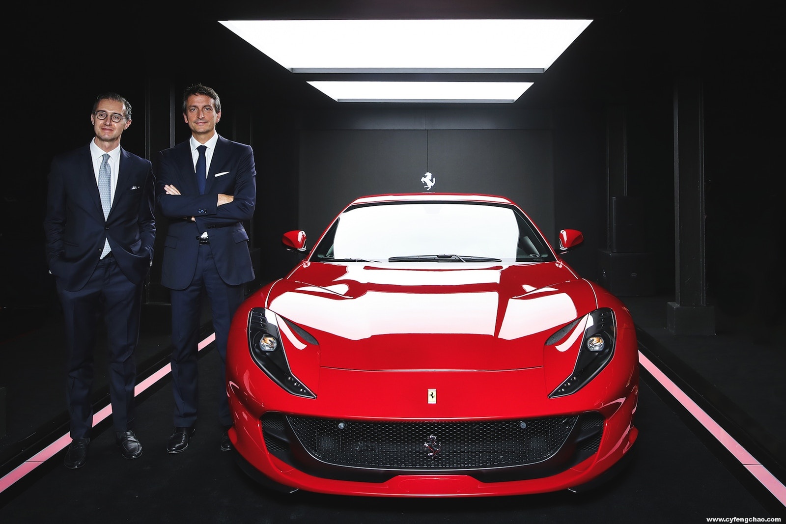 騷爆：法拉利812 Superfast，搭載最高性能V12引擎登錄香港-鋒巢網