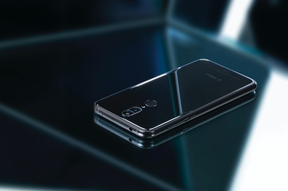 機鏡合一：360手機N6 Pro一款絕美的鏡面手機問世-鋒巢網