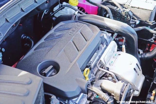 上汽榮威RX3:斗志昂揚的斜杠青年!-鋒巢網