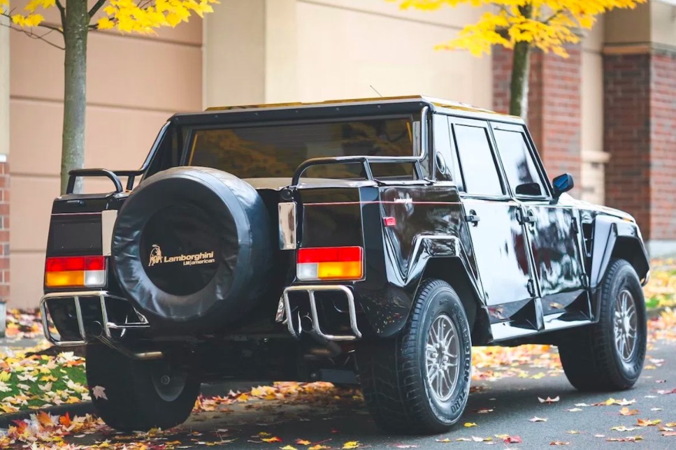 霸氣側漏：蘭博基尼首輛 SUV以$47萬美元在紐約拍出-鋒巢網